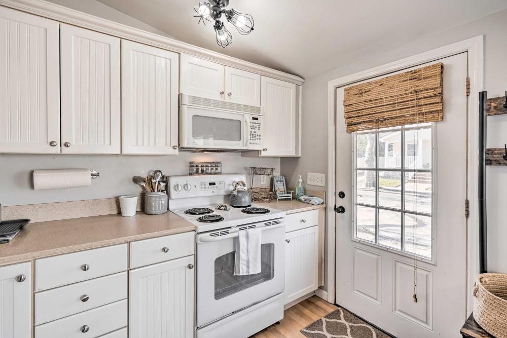 Bright Belmar Cottage Less Than Half Mi to Boardwalk!